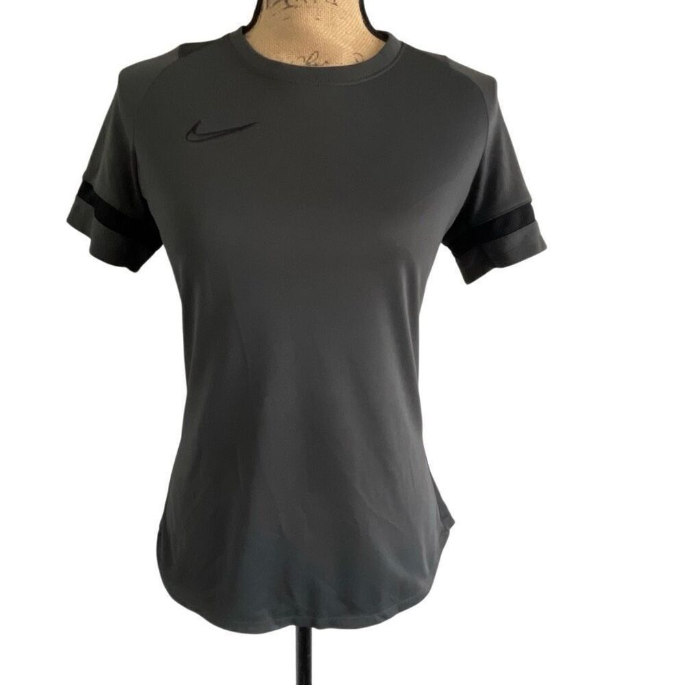 EUC Women’s Nike Dri-Fit Gray Short Sleeve Mesh Back Top - Small